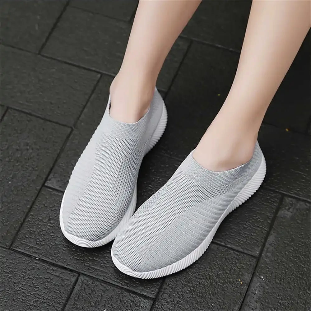 "Stylish Flat Sole Lace-Free Slip-On Sneakers for Effortless Comfort"