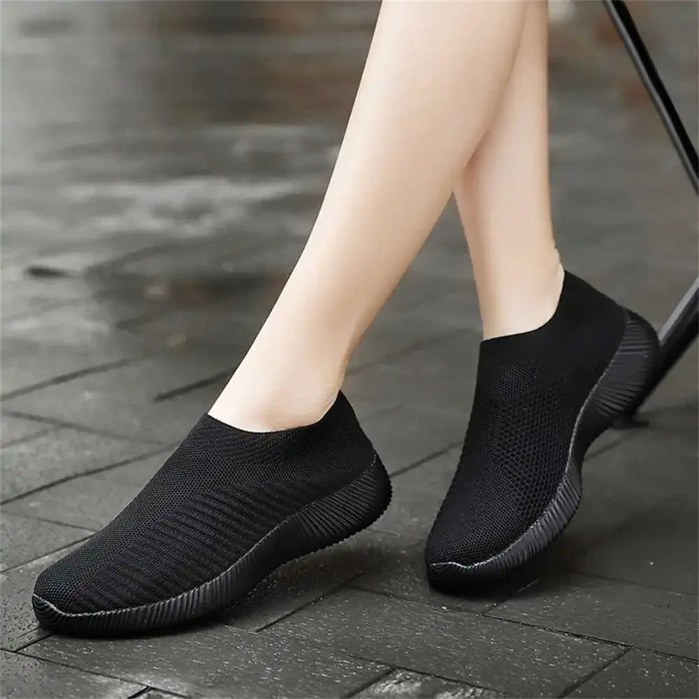 "Stylish Flat Sole Lace-Free Slip-On Sneakers for Effortless Comfort"