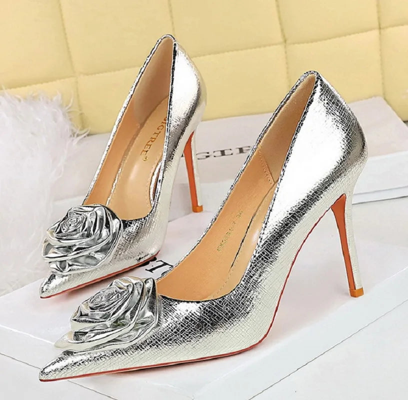 Elegant Patent Leather Floral Women’s Pumps with Pointed Toes and Thin Low-Med Heels for Weddings and Parties