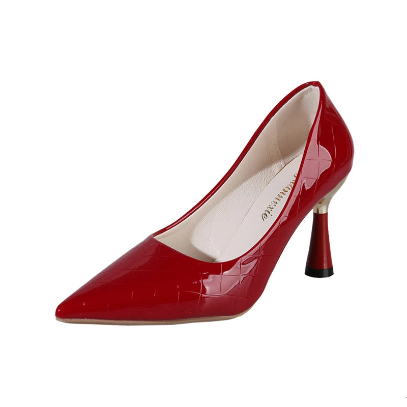 "Essential Office Heels: Simple Fashion Thin Set Foot Single Pointed Heels for the Modern Working Woman"