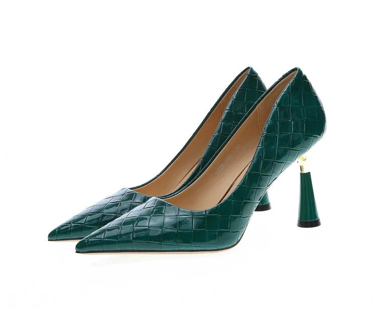 "Essential Office Heels: Simple Fashion Thin Set Foot Single Pointed Heels for the Modern Working Woman"