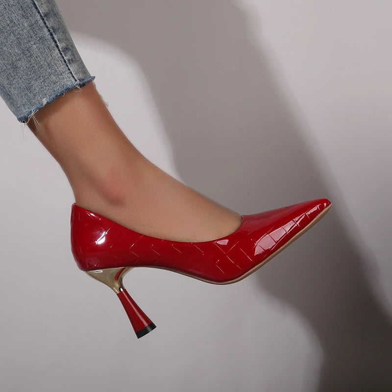 "Essential Office Heels: Simple Fashion Thin Set Foot Single Pointed Heels for the Modern Working Woman"