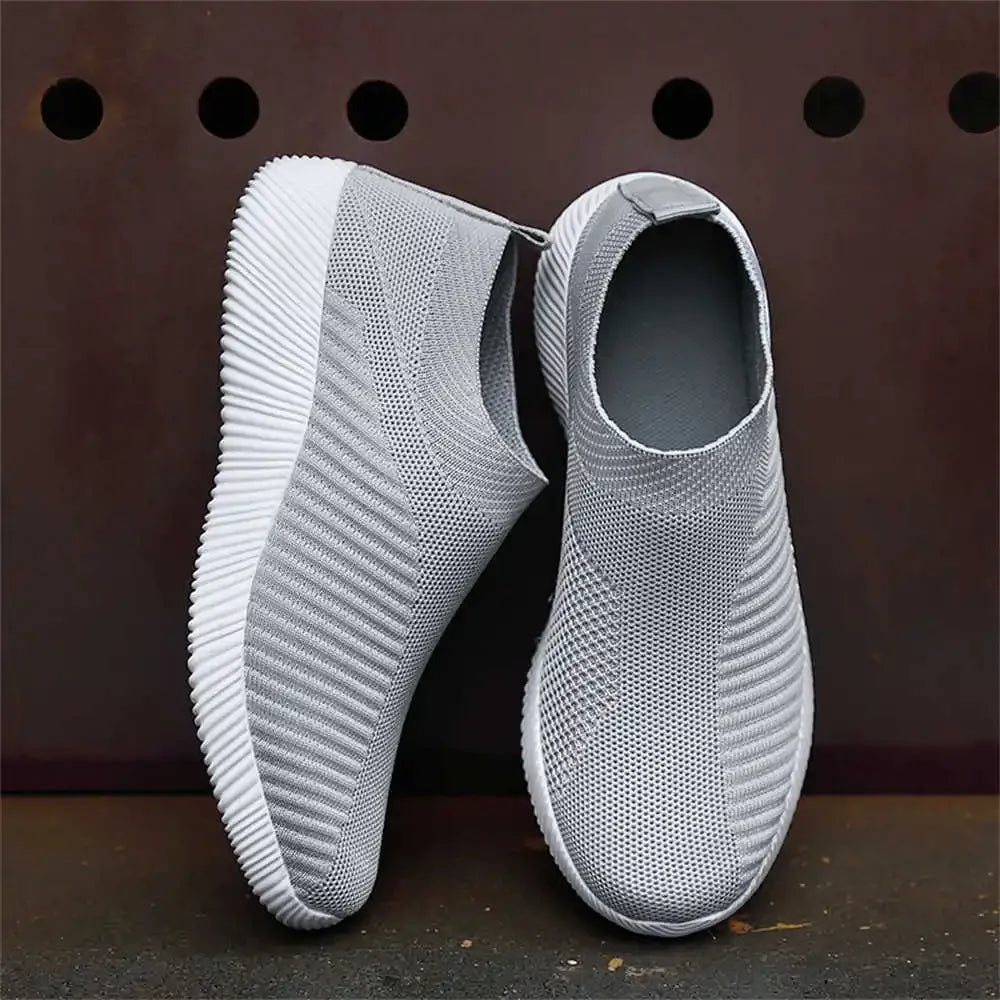 "Stylish Flat Sole Lace-Free Slip-On Sneakers for Effortless Comfort"