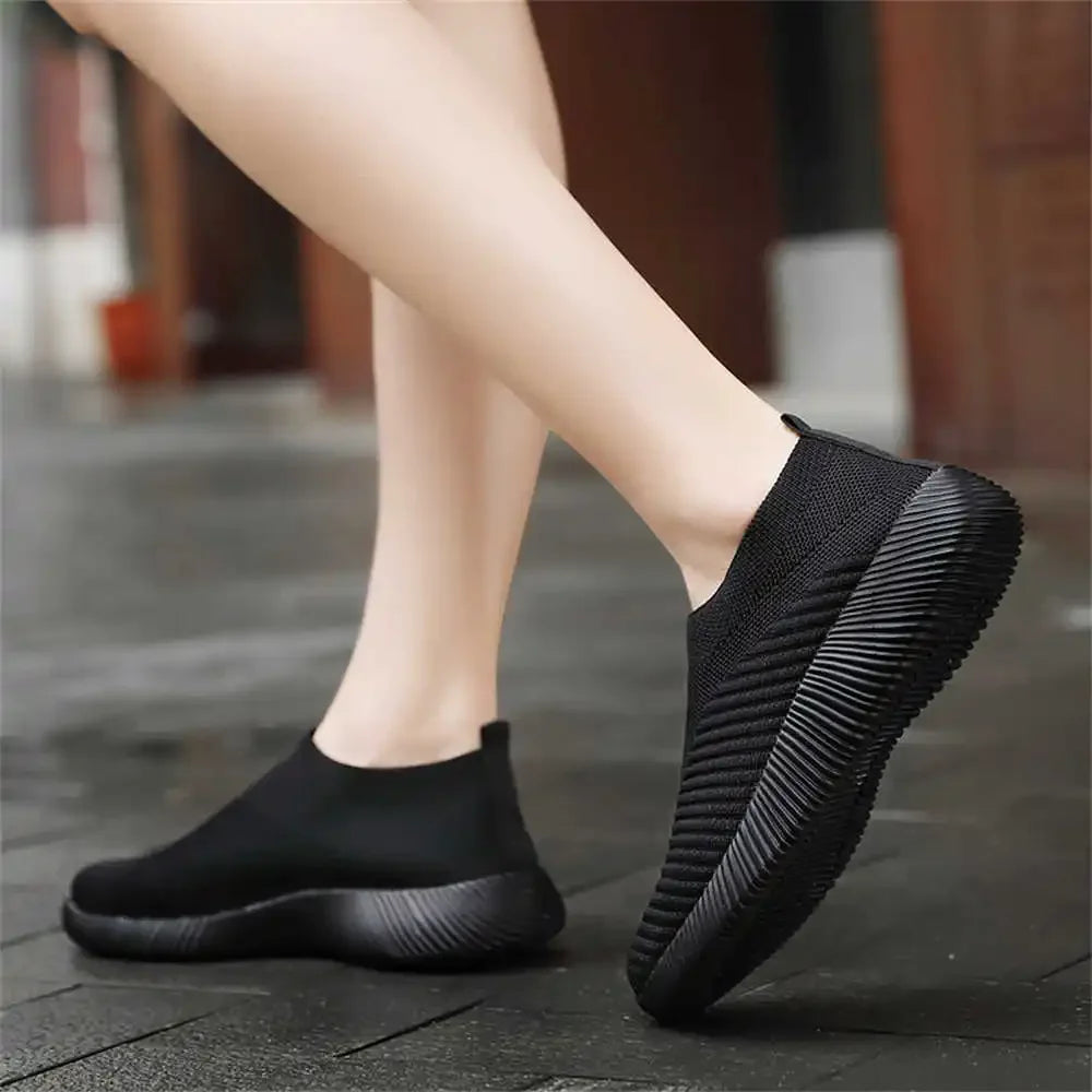 "Stylish Flat Sole Lace-Free Slip-On Sneakers for Effortless Comfort"