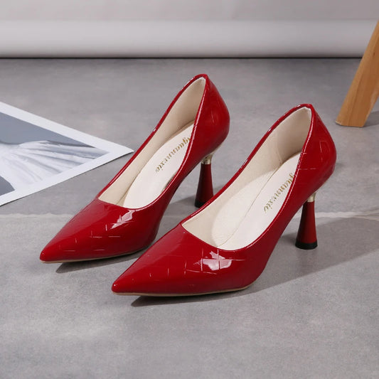 "Essential Office Heels: Simple Fashion Thin Set Foot Single Pointed Heels for the Modern Working Woman"